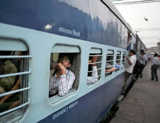 ଯାତ୍ରା ସମୟରେ ଟ୍ରେନ ଟିକେଟ୍ ହଜିଯାଇଛି କି ? ତେବେ ଆପଣଙ୍କ ପାଇଁ ଏହା ବଡ ଖବର, ଅତି ସହଜରେ ପାଇପାରିବେ ଡୁପ୍ଲିକେଟ୍ ଟିକେଟ୍ ।