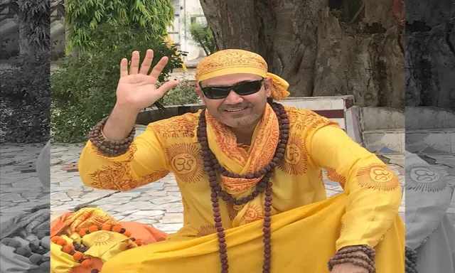 ବୀରୁ ବନିଲେ ବାବା । ହାତରେ ରୁଦ୍ରାକ୍ଷ, ଆଖିରେ କଳା ଚଷମା ପିନ୍ଧି ଦେଉଛନ୍ତି ଆର୍ଶୀବାଦ । ଜାଣନ୍ତୁ କାହାକୁ?