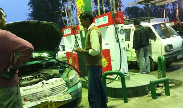 ଗାଡ଼ିରେ ସିଏନଜି ଭର୍ତ୍ତି ସମୟରେ କାହିଁକି ଓହ୍ଲାଇ ପଡନ୍ତି ଲୋକ ? ବିଶେଷଜ୍ଞଙ୍କ ଠାରୁ ଜାଣନ୍ତୁ ଏହାର କାରଣ