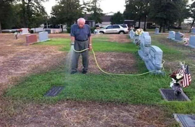 ୫ବର୍ଷ ପୂର୍ବେ ସହିଦ ହୋଇଥିବା ଯବାନଙ୍କ ସମାଧି ଦେଖି ଆଶ୍ଚର୍ଯ୍ୟ ହୋଇଗଲେ ବାପା ମା’ । ଜାଣନ୍ତୁ ଏମିତି କ’ଣ ହୋଇଥିଲା ।