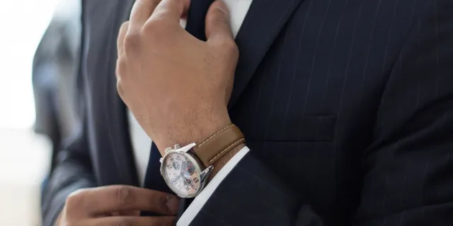 ସାବାଡ୍ ହେବେ ଚାକିରିଆ : ଏଣିକି ଘଂଟା କହିବ କାମ କରୁଛନ୍ତି ନା ବାହାରେ ବୁଲୁଛନ୍ତି କର୍ମଚାରୀ, ସତ ଧରିବ ହାତରେ ଥିବା ସ୍ମାର୍ଟୱାଚ