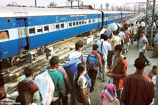 ସାବାଡ ହେବେ ରେଲୱେ ଟିକେଟ୍ ଫର୍ଜି କରୁଥିବା ବ୍ୟକ୍ତି ! ଜୋରିମାନା ସହ ହୋଇପାରେ ତିନି ବର୍ଷ ଜେଲ ଦଣ୍ଡ ।