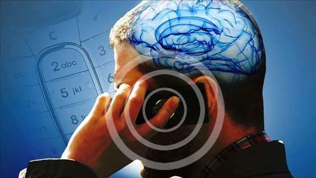 ଶରୀର ପାଇଁ ଖତରନାକ ସାଜୁଥିବା ସ୍ମାର୍ଟଫୋନର ତାଲିକା ଜାରି : ଜାଣନ୍ତୁ ଆପଣଙ୍କ ଫୋନ ତାଲିକାରେ ଅଛି ନା ନାହିଁ