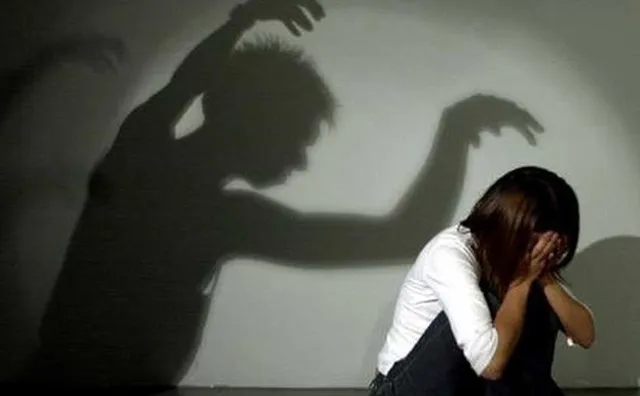 ବୁଲୁଛନ୍ତି ଦୁଇ ମଣିଷରୂପୀ ସଇତାନ ! ଛୋଟପିଲାଙ୍କୁ ଦ୍ୱନ୍ଦରେ ପକାଇ କରୁଛନ୍ତି ଦୁଷ୍କର୍ମ ।