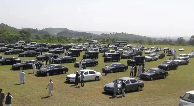 ଋଣ ଭାର ଯୋଗୁଁ ପାକିସ୍ତାନ ଦେବାଳିଆ : ରାଜକୋଷ ଭରିବାକୁ ୭୦ ସରକାରୀ ବିଳାସମୟ କାର ବିକିଲେ ଇମ୍ରାନ ସରକାର