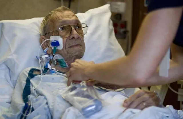 ଜୀବନର ଶେଷ ସମୟରେ ପିତା ଦେଲେ କିଛି ଏଭଳି ପରାମର୍ଶ, ବଦଳିଗଲା ପୁଅର ଭାଗ୍ୟ । ରାତାରାତି ବନିଗଲା କୋଟିପତି