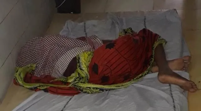 ବଢ଼ି ବଢ଼ି ଚାଲିଛି ରୋଗ, ଅସହାୟ ଅବସ୍ଥାରେ କର୍କଟ ଆକ୍ରାନ୍ତ ବୃଦ୍ଧା : ହାତ ଛାଡ଼ିଥିଲେ ପରିବାର ଲୋକ ଏବେ ୱାର୍ଡ଼ରୁ ମଧ୍ୟ ତଡ଼ିଦେଲେ ଡାକ୍ତର