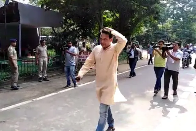 କଂଗ୍ରେସ କର୍ମୀଙ୍କ ଆନ୍ଦୋଳନ ପାଇଁ ବିଧାନସଭାକୁ ଚାଲିଚାଲି ଗଲେ ବିଧାୟକ । କଡା ସୁରକ୍ଷାବଳ ମଧ୍ୟରେ ବିଧାନସଭା ଯିବେ ନବୀନ