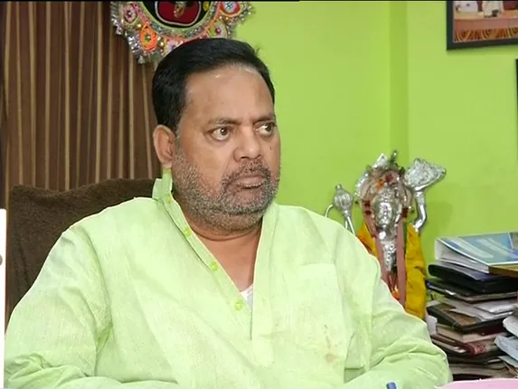 ସୋସିଆଲ ମିଡ଼ିଆରେ ଭାଇରାଲ ହେଲା କୃଷି ମନ୍ତ୍ରୀଙ୍କ ଦୁଇଟି ସ୍ୱାମୀ ଉପାଖ୍ୟାନ ! ଦାମ କହିଲେ, ଏଭଳି କହିବା ଠିକ୍ ନୁହେଁ, ତାରାଙ୍କ ଦାବି କ୍ଷମା ମାଗନ୍ତୁ ମହାରଥୀ ।