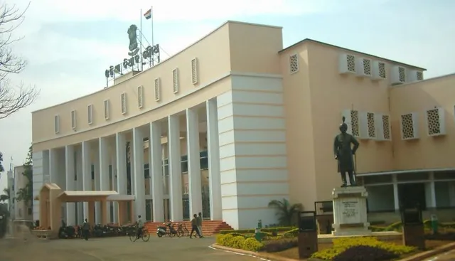 ଅଚଳ ହୋଇଯିବ କି ବିଧାନସଭା ସଚିବାଳୟ? ଅବସର ନେଉଛନ୍ତି, ନିଯୁକ୍ତି ନାହିଁ ଖାଲି ପଡ଼ିଛି ସବୁ କ୍ୟାଡର