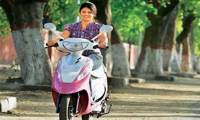 ମହିଳାଙ୍କ ପାଇଁ ଖୁସି ଖବର ! ମୋଦି ସରକାରଙ୍କ ଏହି ଫର୍ମ ଭରିଲେ ମହିଳାଙ୍କୁ ମିଳିବ ଅଧା ଦାମରେ ସ୍କୁଟି