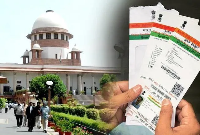 ଐତିହାସିକ ରାୟ ଶୁଣାଇଲେ ସୁପ୍ରିମକୋର୍ଟ ! ଏଣିକି ମୋବାଇଲ ଓ ବ୍ୟାଙ୍କ ଖାତାରେ ଆଧାର ସଂଯୋଗ ବାଧ୍ୟତାମୁଳକ ନୁହେଁ ।