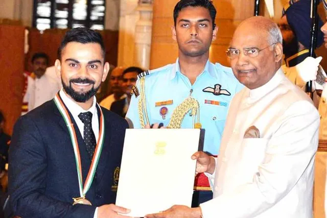 ବିରାଟଙ୍କୁ ଖେଳ ଜଗତର ସବୁଠାରୁ ବଡ ପୁରସ୍କାର ! ରାଜୀବ ଗାନ୍ଧି ଖେଳରତ୍ନ ପୁରସ୍କାରରେ ସମ୍ମାନିତ କଲେ ରାଷ୍ଟ୍ରପତି ।