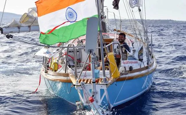 ମଝି ସମୁଦ୍ରରୁ ଉଦ୍ଧାର ହେଲେ ଭାରତୀୟ ନୌସେନା କମାଣ୍ଡର ଅଭିଳାଷ! ପ୍ରବଳ ଝଡ ତୋଫାନରେ ହୋଇଥିଲେ ନିଖୋଜ