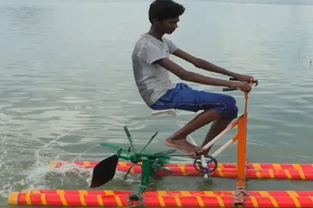 ଗ୍ରାମବାସୀଙ୍କ ପାଇଁ ଦେବଦୂତ ସାଜିଲେ ଦୁଇ ପଲିଟେକନିକ୍ ଛାତ୍ର : ନଦୀ ପାର କରିବା ପାଇଁ ନିର୍ମାଣ କଲେ ‘ସାଇକେଲ ବୋଟ୍’