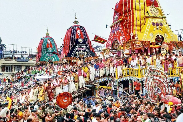 ରଥଯାତ୍ରା ବିଶୃଙ୍ଖଳାକୁ ନେଇ ଶ୍ରୀମନ୍ଦିର ପ୍ରଶାସନ ପକ୍ଷରୁ କଡା ଆଭିମୁଖ୍ୟ ! ବ୍ୟବସ୍ଥାବଳୀ ଉଂଲଘନ କରିଥିବା ୪୨ ଜଣ ସେବାୟତଙ୍କୁ ନୋଟିସ୍ । 