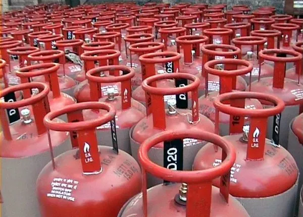 କେନ୍ଦ୍ରାପଡାରେ ଉଜ୍ଜ୍ୱଳା ଗ୍ୟାସରେ ଦୁର୍ନୀତି ଅଭିଯୋଗ । ଜିଲ୍ଲାରେ ବନ୍ଦ ହେଲା ଗ୍ୟାସ ବିତରଣ