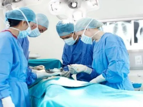 ପେଟ ଯନ୍ତ୍ରଣା ସହି ନପାରି ଡାକ୍ତରଖାନା ଗଲେ ରୋଗୀ । ଏକ୍ସ-ରେ ରିପୋର୍ଟରେ ଜଣା ପଡ଼ିଲା ପେଟରେ ଅଛି ଷ୍ଟିଲ୍ ଗ୍ଲାସ୍ ।