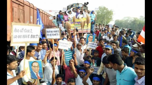 ତୈଳଦର ବୃଦ୍ଧିକୁ ବିରୋଧ କରି କଂଗ୍ରେସର ବନ୍ଦ ଡାକରା ସମୟରେ ମାଙ୍ଗାଲୁରୁରେ ପଥର ମାଡ ସହ ଆନ୍ଧ୍ରରେ ପୋଲିସ-ଆନ୍ଦୋଳନକାରୀ ମୁହାଁମୁହିଁ