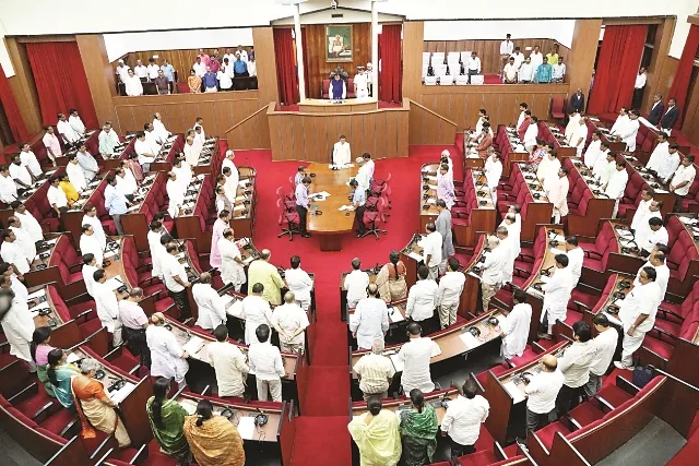 ଦ୍ୱିତୀୟ ଦିନରେ ସରଗରମ ହେବ ବିଧାନସଭାରେ ମୌସୁମୀ ଅଧିବେଶନ: ଆଜି ଆସିବ ୨୦୧୭-୨୦୧୮ ମସିହାର ପ୍ରଥମ ଅତିରିକ୍ତ ବଜେଟ, ଶିକ୍ଷା,ସ୍ୱାସ୍ଥ୍ୟ ଓ କୃଷି ଉପରେ ରହିପାରେ ଫୋକସ