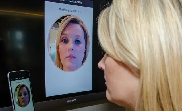 ସେଲ୍ଫିକୁ କରନ୍ତୁ କ୍ରେଡିଟ୍ ଏବଂ ଡେବିଟ୍ କାର୍ଡର ପାସୱାର୍ଡ ! ଚେହେରା ଦେଖାଇବା କ୍ଷଣି ହୋଇଯିବ ପେମେଣ୍ଟ ।