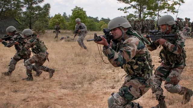 ଶତ୍ରୁ ଛାତିରେ ବାଜିଲା ସେନାର ଗୁଳି । ଅନନ୍ତନାଗରେ ଏନକାଉଣ୍ଟର, ୩ ଆତଙ୍କବାଦୀ ନିପାତ ।