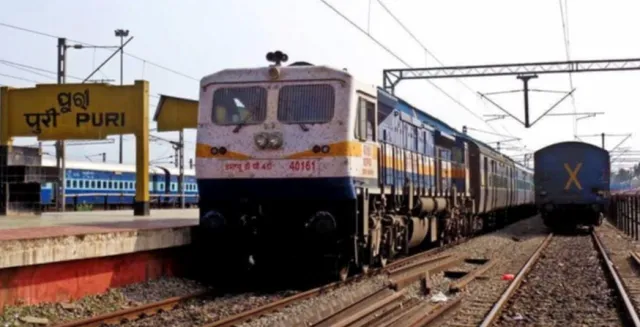 ରେଳ ଯାତ୍ରୀମାନେ ଧ୍ୟାନ ଦିଅନ୍ତୁ ! ପୁରୀ ରେଳଷ୍ଟେସନର ଆଧୁନିକୀକରଣ ପାଇଁ ୧୪ଟ୍ରେନକୁ ବାତିଲ କରାଯାଇଥିବା ବେଳେ ୮ଟ୍ରେନର ଗତିପଥରେ କରାଗଲା ପରିବର୍ତ୍ତନ