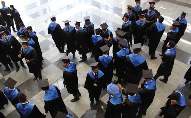 ବିଶ୍ୱବିଦ୍ୟାଳୟ ଛାତ୍ର-ଛାତ୍ରୀଙ୍କୁ ପିନ୍ଧିବାକୁ ପଡିବ ଧୋତି-କୁର୍ତ୍ତା ଓ ସଲୱାର-କୁର୍ତ୍ତୀ : ଡ୍ରେସ କୋଡ୍ କୁ ନେଇ ନିର୍ଦ୍ଦେଶ ଜାରି କଲେ ରାଜ୍ୟପାଳ । ଜାଣନ୍ତୁ କେଉଁଠି