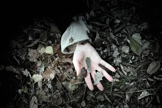 ଅମାନୁଷିକ କାଣ୍ଡ : ନାବାଳିକାକୁ ଜଙ୍ଗଲକୁ ନେଇଗଲା ସାବତ ମା’, ବନ୍ଧୁଙ୍କ ସହ ମିଶି ଗଣଦୁଷ୍କର୍ମ କଲା ସାବତ ଭାଇ