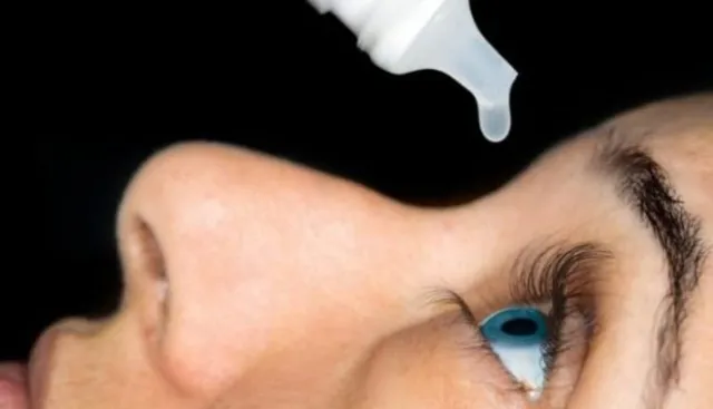 ଆଖିର ଜଳୀୟ ଅଂଶ କମିବାରେ ମୁଖ୍ୟ କାରଣ ହେଉଛି ସ୍ମାର୍ଟଫୋନ ! ଦେଶରେ ବୃଦ୍ଧି ପାଉଛି ଆଇଡ୍ରପର ବିକ୍ରି