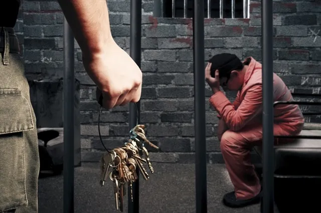 ୨୬ ବର୍ଷ ଜେଲ ଦଣ୍ଡ ଭୋଗିବା ପରେ ପ୍ରମାଣ ହେଲେ ନିର୍ଦୋଷ ! କ୍ଷତୀପୂରଣ ଆକାରରେ ମିଳିଲା ମାତ୍ର ୭୫ ହଜାର ଟଙ୍କା ।