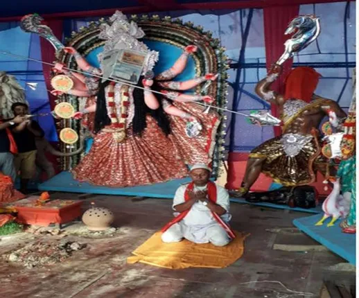 କେବେ ଦେଖିଛନ୍ତି କି ଏଭଳି ବିରଳ ଦୃଶ୍ୟ ? ପୂଜା ମଣ୍ଡପରେ ମା’ ଦୂର୍ଗାଙ୍କ ଚଣ୍ଡିପାଠ ସାଙ୍ଗକୁ ଶୁଭେ ନମାଜର ଅଜାନ୍ ।