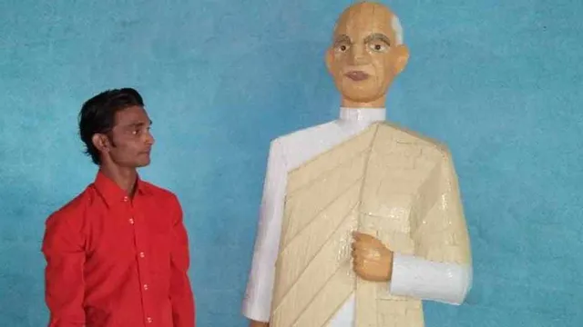 ୪୨୬୫ ଦିଆସିଲି କାଠିରେ ସର୍ଦ୍ଦାର ପଟେଲଙ୍କ ପ୍ରତିମୂର୍ତ୍ତି ! ଅଦ୍ଭୁଦ କଳା ଦେଖାଇଲେ ଯୁବକ ।