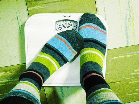 ଶୀତ ଦିନରେ ଓଜନ କାହିଁକି ବଢ଼ିଥାଏ ? ଜାଣନ୍ତୁ ଓଜନକୁ ନିୟନ୍ତ୍ରଣରେ ରଖିବାର ଉପାୟ