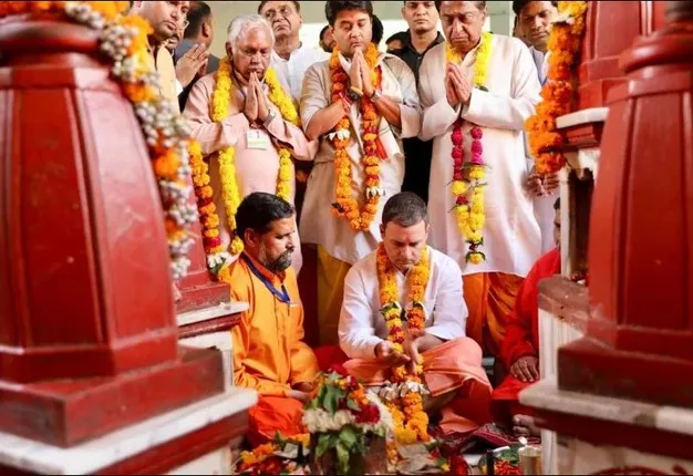 ପୁଣି ରାହୁଲଙ୍କ ମନ୍ଦିର ରାଜନୀତି ! ମଧ୍ୟପ୍ରଦେଶ ଗସ୍ତରେ ମା’ ପୀତାମ୍ବରୀଙ୍କୁ ଧୋତି ପିନ୍ଧି କଲେ ଦର୍ଶନ, ସେପଟେ ରାହୁଲଙ୍କୁ ଟାର୍ଗେଟ୍ କଲେ ବିଜେପି ନେତା ।