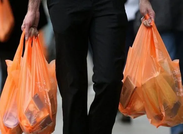 ଆଜିଠାରୁ ଓଡିଶାରେ ବ୍ୟାନ୍ ହେବ ପ୍ଲାଷ୍ଟିକ୍! ଜାଣନ୍ତୁ କେଉଁଥିରେ ଲାଗିବ ରୋକ ଏବଂ କେଉଁଥିରେ ନାହିଁ,କ’ଣ ଧରିଲେ ଲାଗିବ ଜରିମାନା ।