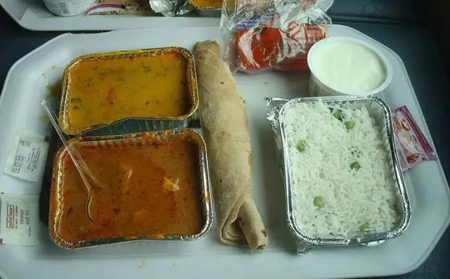 ଟ୍ରେନ ଯାତ୍ରୀଙ୍କୁ ସତର୍କ କଲା ଭାରତୀୟ ରେଳବାଇ : ଟ୍ରେନ୍ ଯାତ୍ରା ସମୟରେ ପାଇପାରିବେ ଶସ୍ତା ଓ ଉତ୍ତମ ମାନର ଖାଦ୍ୟ, ଯଦି ଏହି ଉପାୟରେ କରିବେ ବୁକ୍