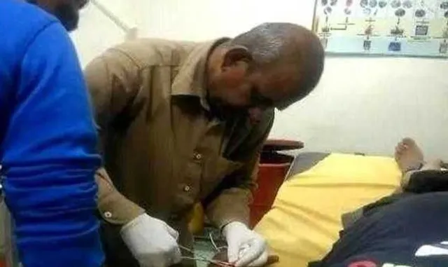 ସ୍ୱାସ୍ଥ୍ୟସେବାର ବିକଳ ଚିତ୍ର : ଡାକ୍ତର ସାମ୍ନାରେ ପିଅନ୍ ପକାଇଲେ ଷ୍ଟିଚ୍ 