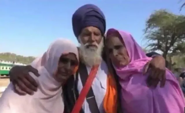 ପାକିସ୍ତାନରେ ଦୁଇ ମୁସଲିମ୍ ଭଉଣୀଙ୍କୁ ଭେଟିଲେ ଶିଖ୍ ଭାଇ, ତିନିଜଣଙ୍କ ଆଖିରେ ଥିଲା ମିଳନର ଆନନ୍ଦାଶ୍ରୁ: ଦେଶ ବିଭାଜନ ସମୟରେ ଅଲଗା ହୋଇଯାଇଥିଲେ