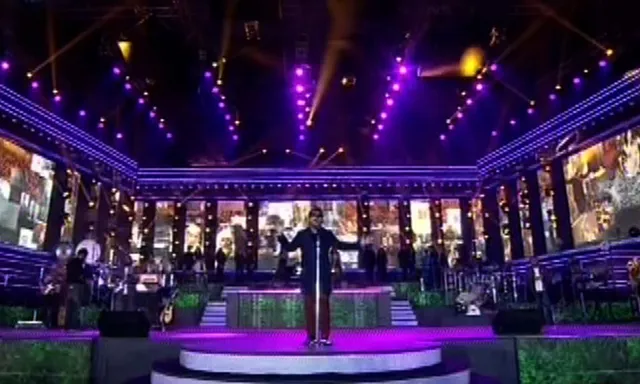 କଳିଙ୍ଗ ଷ୍ଟାଡ଼ିୟମରେ ଏ.ଆର ରେହମାନଙ୍କ ଜଲୱା !  ମନଛୁଆଁ ଗୀତରେ ଝୁମି ଉଠିଲେ ଦର୍ଶକ 