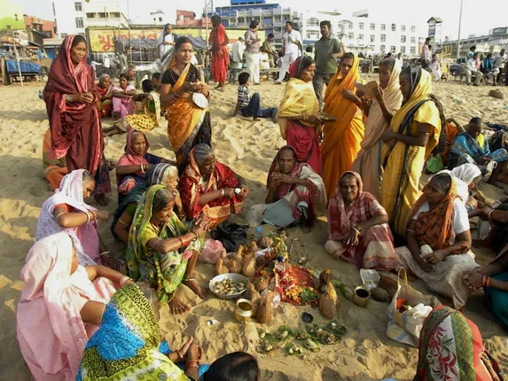 ବଢିବାରେ ଲାଗିଛି ହବିଷ୍ୟାଳିଙ୍କ ସମସ୍ୟା । ସଠିକ ସମୟରେ ମିଳୁନାହିଁ ଖାଦ୍ୟ, ୧୦ ଦିନରେ ମେଡିକାଲରେ ଭର୍ତି ହେଲେଣି ୧୪୦