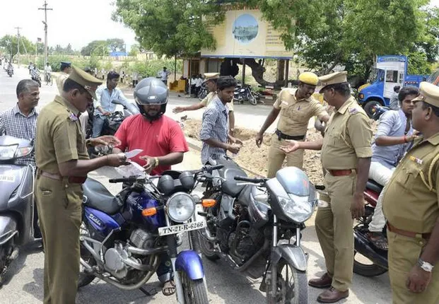 ଏଣିକି ଆଉ ଲାଇସେନ୍ସ ସହ ଗାଡି କାଗଜପତ୍ର ସାଙ୍ଗରେ ଧରି ବୁଲିବାକୁ ପଡିବ ନାହିଁ ! ମୋବାଇଲରେ ହେବ ସମସ୍ତ କାମ ।