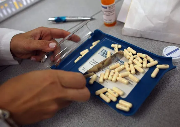 ଅଧିକ ଆଣ୍ଟିବାୟୋଟିକ୍ ବ୍ୟବହାର କରୁଛନ୍ତି କି ? ଆଣ୍ଟିବାୟୋଟିକ୍ କମ୍ କରିବାକୁ ଡାକ୍ତର ବି ଦେଉଛନ୍ତି ପରାମର୍ଶ । ଜାଣନ୍ତୁ କାହିଁକି