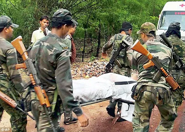 ଭୋଟ ସାରି ଫେରୁଥିବା ବେଳେ ପୋଲିଂ ପାର୍ଟି ଉପରେ ମାଓବାଦୀଙ୍କ ଆକ୍ରମଣ ! ସୁରକ୍ଷାକର୍ମୀଙ୍କ ଗୁଳିରେ ଦୁଇ ମାଓବାଦୀ ନିହତ ।