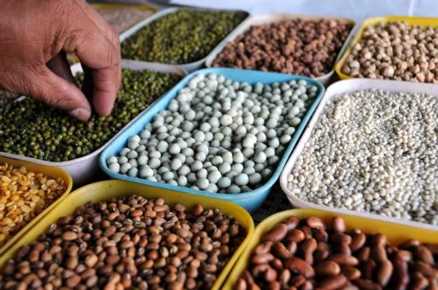 ତ୍ୱଚାର ଉଜ୍ୱଳତା ହ୍ରାସ କରେ ଏଭଳି ଖାଦ୍ୟ ! ଜାଣନ୍ତୁ କ’ଣ ଖାଇବେ , କ’ଣ ନାହିଁ ।