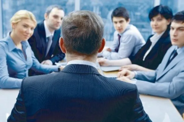 ଇଂଟରଭିୟୁରେ ଯୁବକଙ୍କୁ ପଚରା ଗଲା ଅଜବ ପ୍ରଶ୍ନ- ଏଭଳି କେଉଁ ସ୍ଥାନ ରହିଛି, ଯେଉଁଠି ୩୦୦ ଲୋକ ତ ଯାଆନ୍ତି ସତ ହେଲେ ଫେରନ୍ତି ମାତ୍ର ୨୯୯