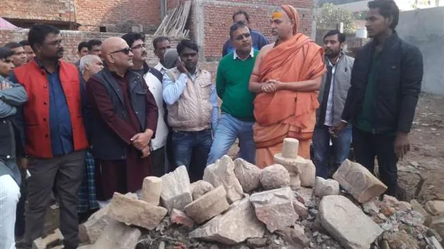 ପବିତ୍ର ନଗରୀରେ ଶିବଲିଙ୍ଗର ଅପମାନ ! ଅଳିଆ ଗଦାରେ ଦେଖାଗଲା ଶହ ଶହ ଶିବଲିଙ୍ଗ ।