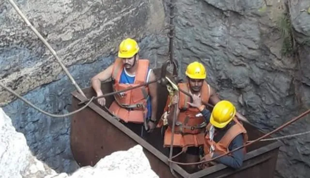 ମେଘାଳୟରେ ୧୫ଦିନ ହେବ ଫସି ରହିଛନ୍ତି ଶ୍ରମିକ ! ଉଦ୍ଧାର ପାଇଁ କାଲି ମେଘାଳୟ ଯିବ ୨୦ ଜଣିଆ ଓଡ଼ିଶା ଅଗ୍ନିଶମ ଟିମ୍ ।