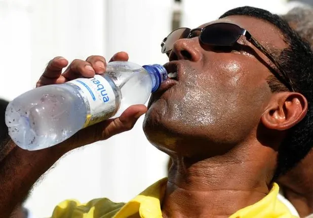 ବଜାରରେ ମିଳୁଥିବା ମିନେରାଲ ପାଣି ବୋତଲରେ ଥାଆନ୍ତି ଲକ୍ଷ ଲକ୍ଷ ଜୀବାଣୁ ! କ’ଣ ଏବେ ବି କିଣା ପାଣି ପିଇବାକୁ ଚାହିଁବେ ?