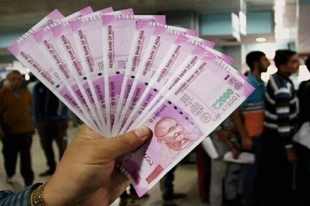 ତାଳଚେର ଫ୍ଲାଇଂ  ସ୍କ୍ବାଡ୍‌ ଚଢାଉ ! କାରରୁ ମିଲିଲା ନଗଦ ୪ ଲକ୍ଷ ଟଙ୍କା ସହ ମାଉଜର